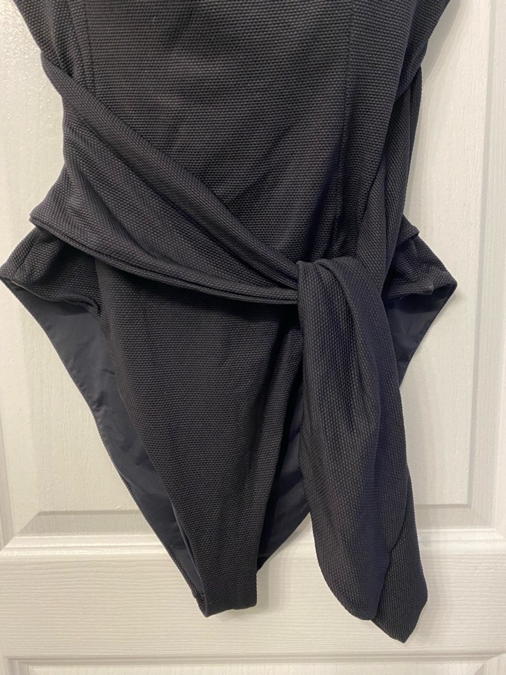 L*Space Balboa One-Piece Classic
Swimsuit Black Women's Size XL - Picture 7 of 12